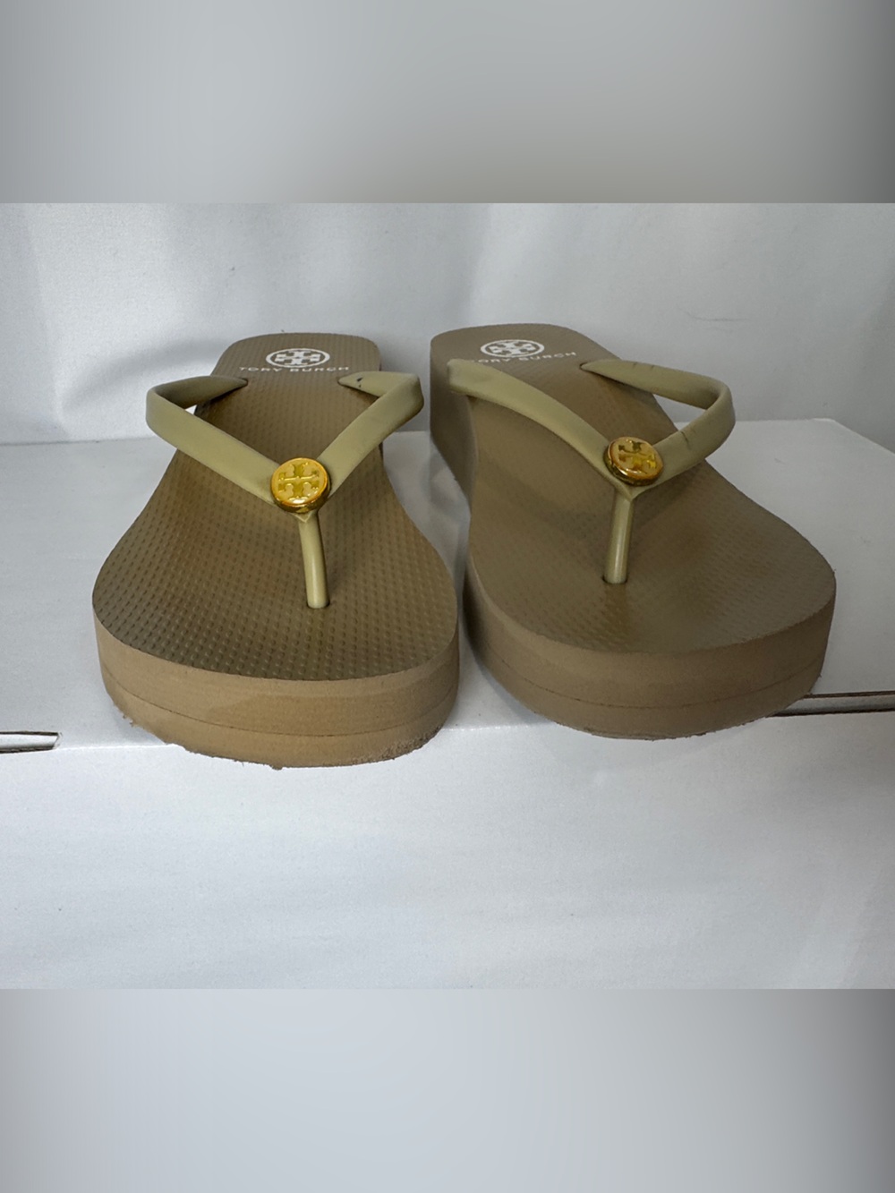 Tory Burch Khaki Thin Wedge Platform Flip Flops Size 8.5 - Picture 4 of 9